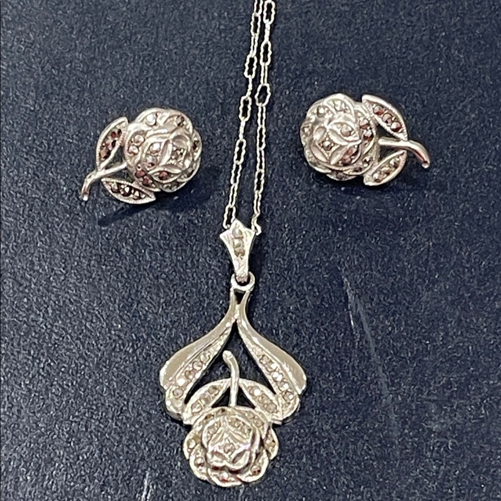 STERLING SILVER VINTAGE STYLE ROSE MARCASITE PENDANT & POST BACK EARRINGS SET